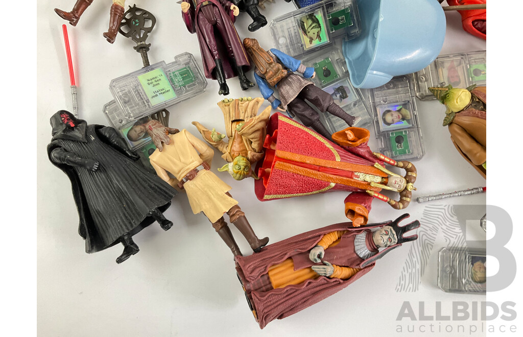 Good Collection of Vintage Hasbro Star Wars Figures and Chips, Circa Late 1990s