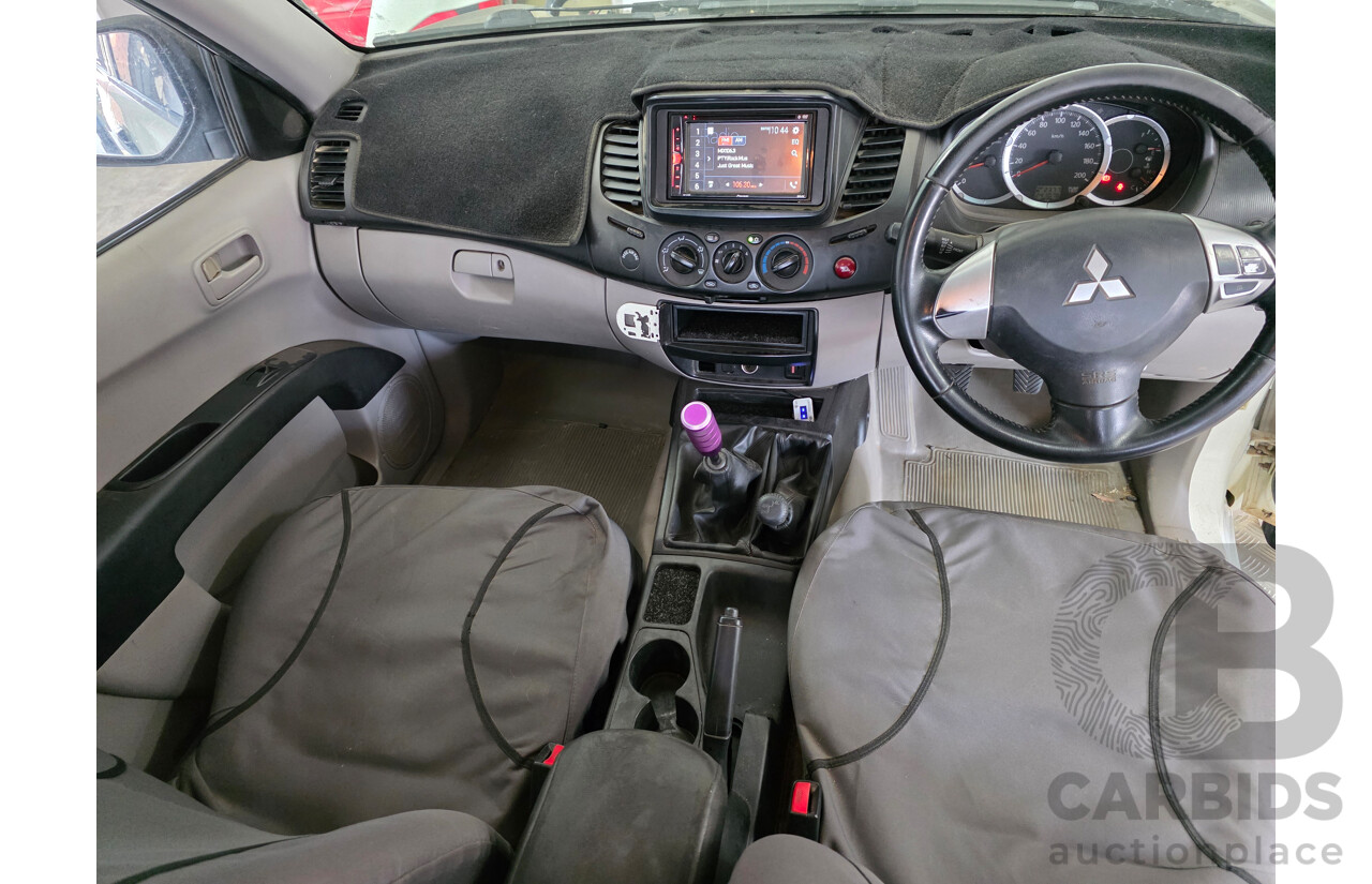 8/2013 Mitsubishi Triton GLX (4x4) MN MY13 C/Chas White 2.5L