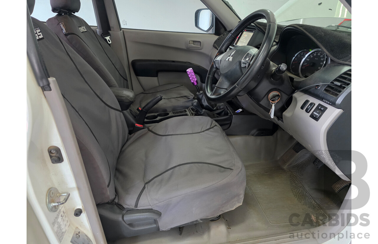 8/2013 Mitsubishi Triton GLX (4x4) MN MY13 C/Chas White 2.5L