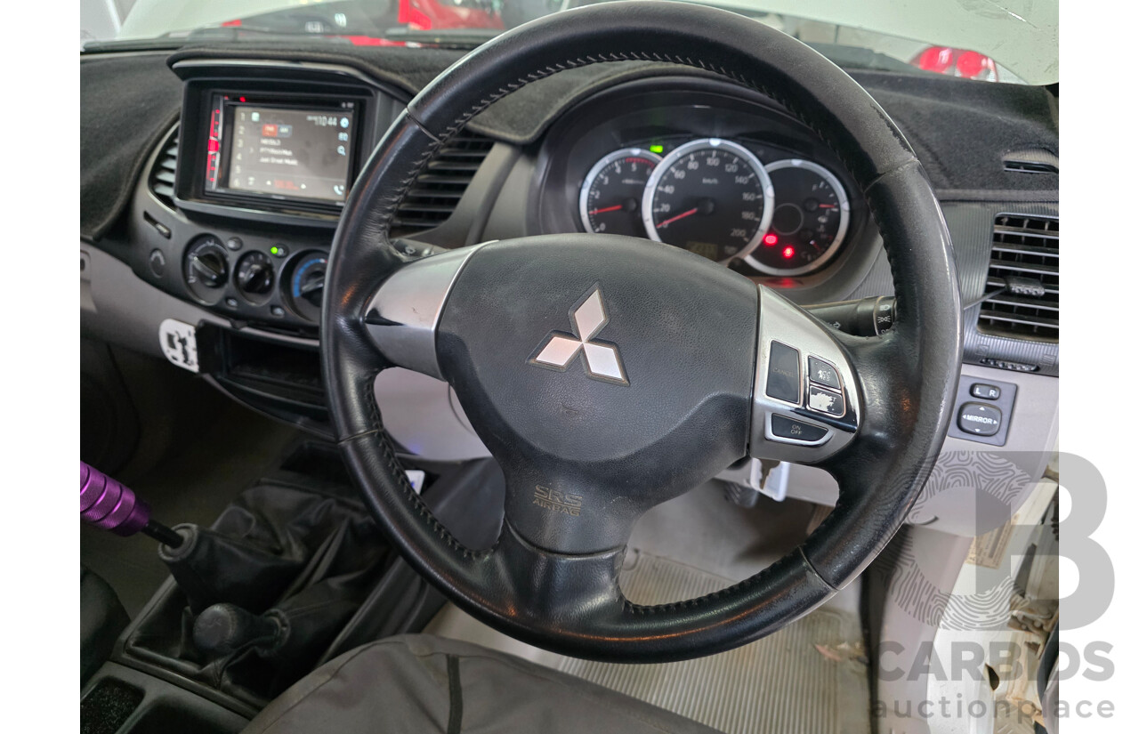 8/2013 Mitsubishi Triton GLX (4x4) MN MY13 C/Chas White 2.5L