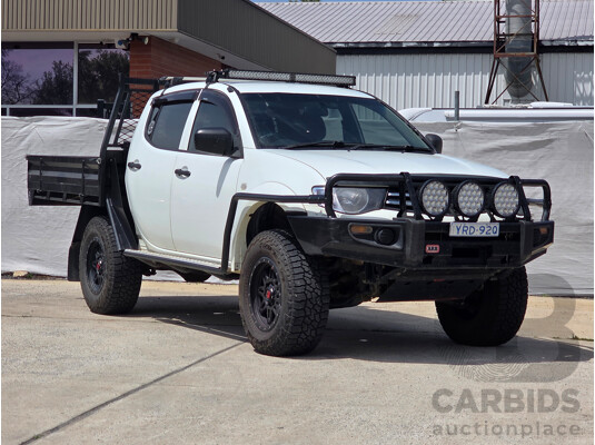 8/2013 Mitsubishi Triton GLX (4x4) MN MY13 C/Chas White 2.5L