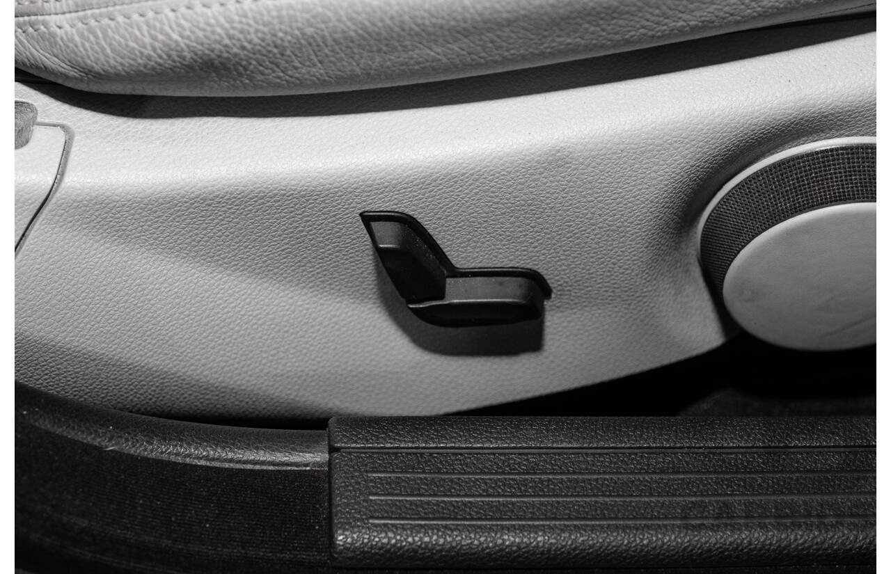 12/2008 Mercedes-Benz C200 Kompressor Avantgarde W204 4d Sedan Iridium Silver Metallic Supercharged 1.8L