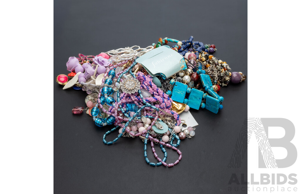 Collection of Vintage Mixed Jewellery Items Including Beaded Necklace and Clip on Earrings, 1422 Grams