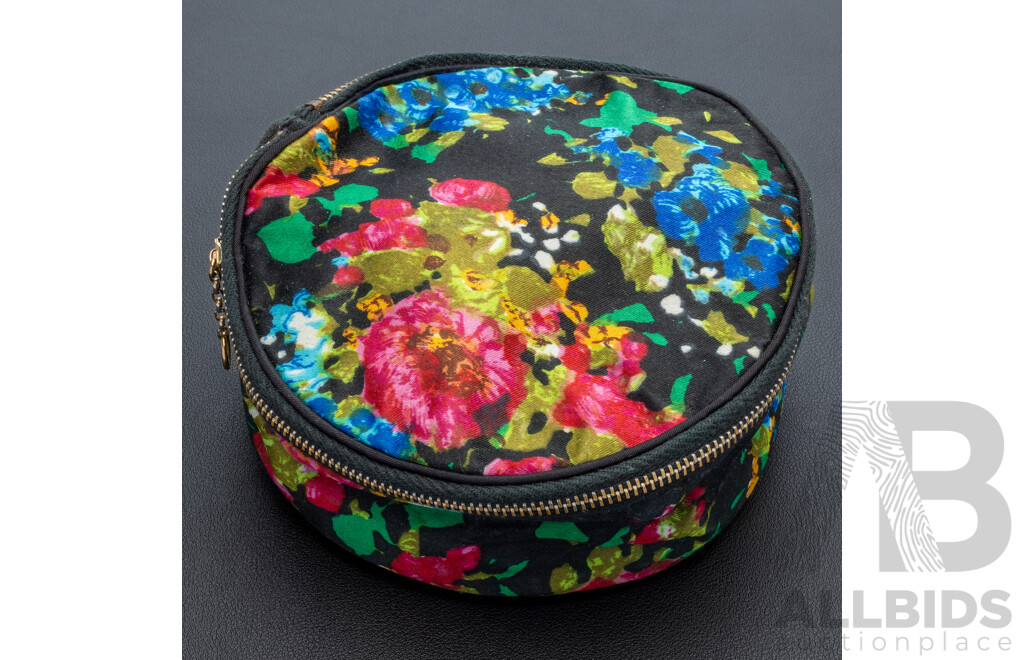 Collection of Vintage Mixed silver/gold tone jewellery Items In small beauty case, 676.0 grams