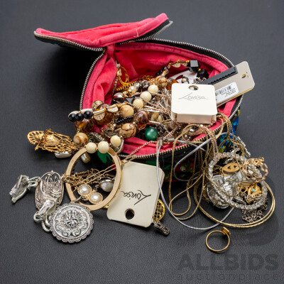 Collection of Vintage Mixed silver/gold tone jewellery Items In small beauty case, 676.0 grams