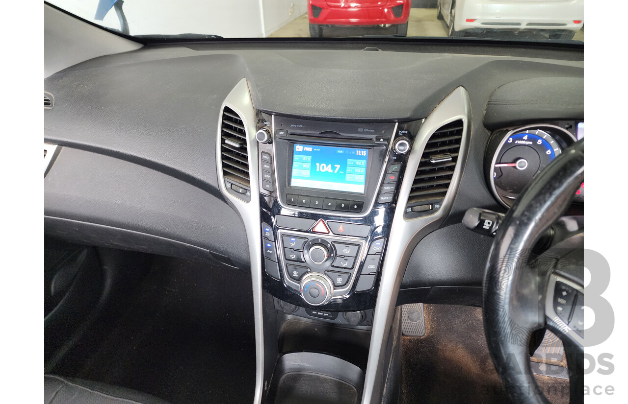 9/2014 Hyundai i30 Trophy GD MY14 5d Hatchback Blue 1.8L