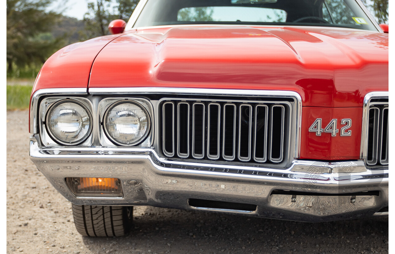 01/1970 Oldsmobile 442 (Cutlass) 2d Convertible Matador Red / White Roof 455ci Rocket V8 7.3L