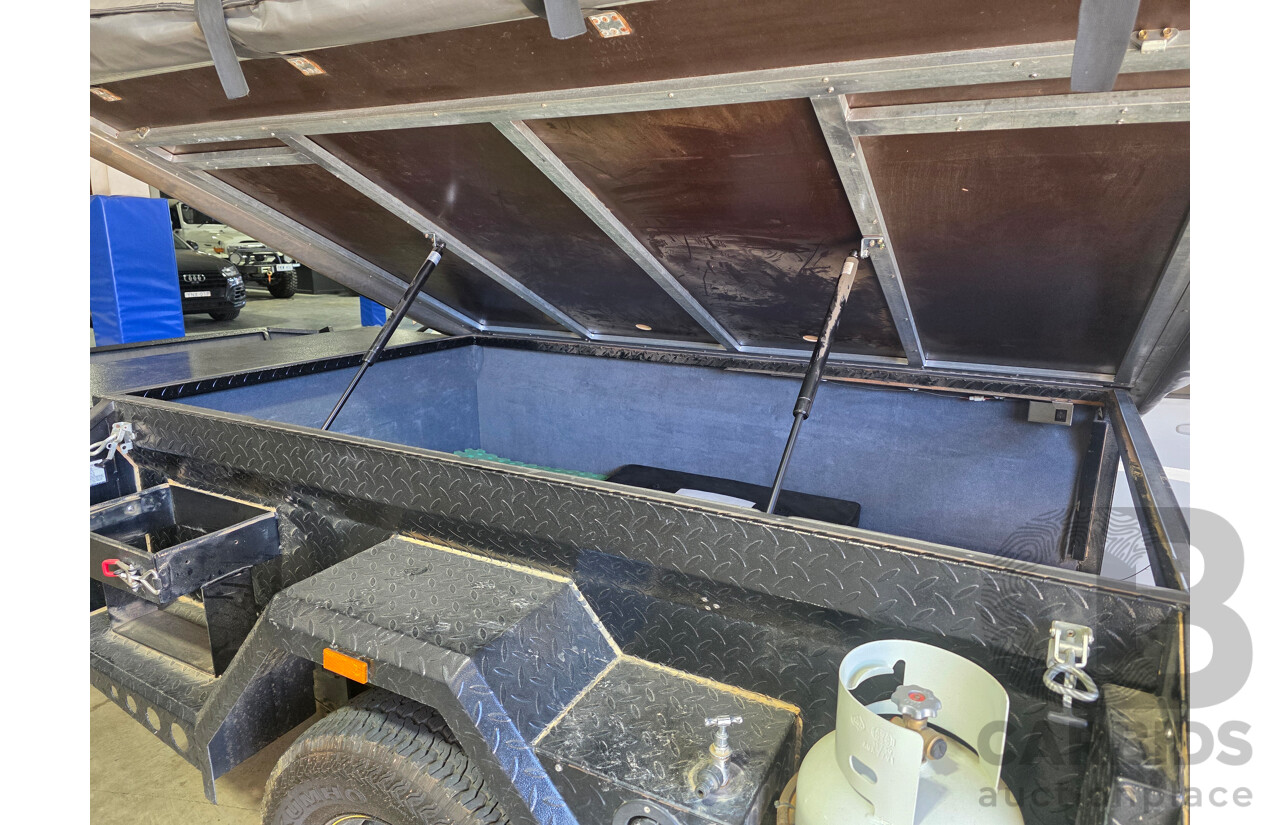 09/2015 GIC Black Series Extrem Camping Trailer