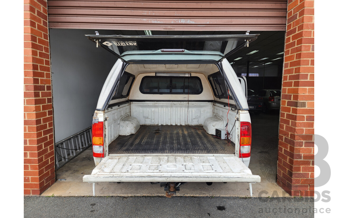 3/2008 Toyota Hilux SR GGN15R 07 UPGRADE Dual Cab P/Up White 4.0L