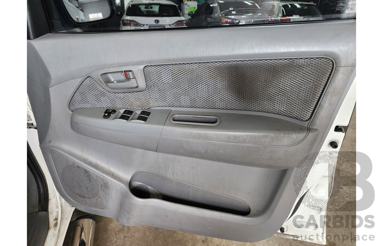 3/2008 Toyota Hilux SR GGN15R 07 UPGRADE Dual Cab P/Up White 4.0L
