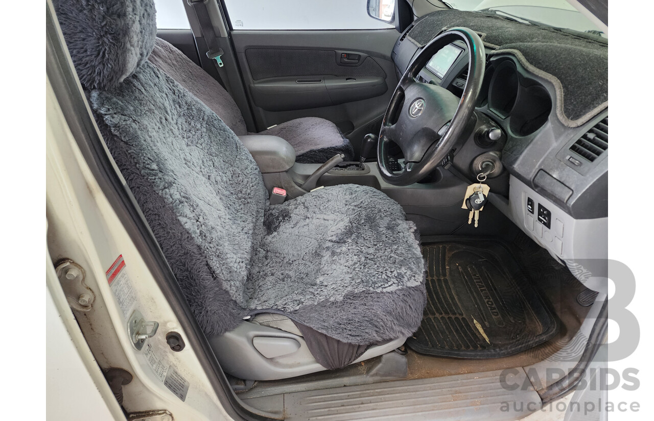 3/2008 Toyota Hilux SR GGN15R 07 UPGRADE Dual Cab P/Up White 4.0L