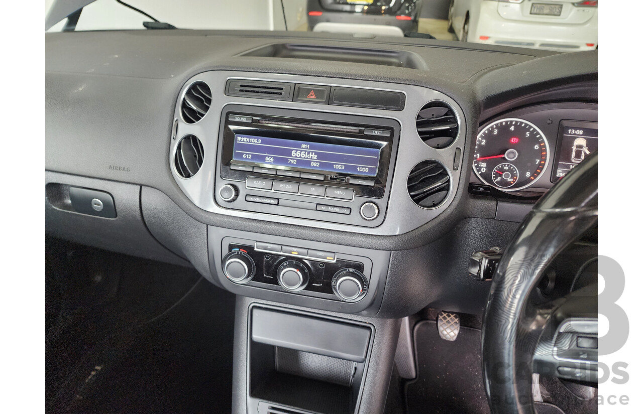 12/2011 Volkswagen Tiguan 132 TSI (4x4) 5NC MY12 4d Wagon Blue 2.0L