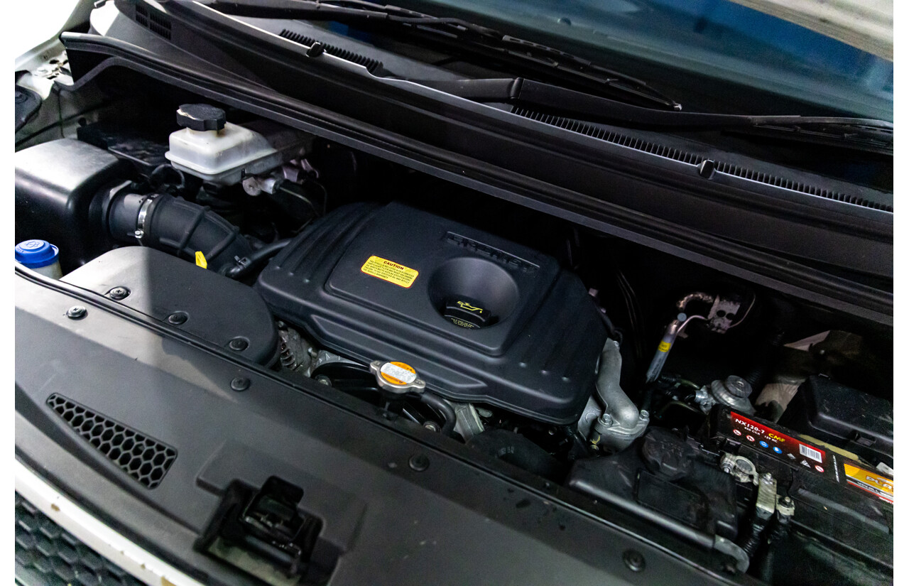 8/2011 Hyundai iLoad TQ MY11 4d Van Ceramic White Turbo Diesel 2.5L