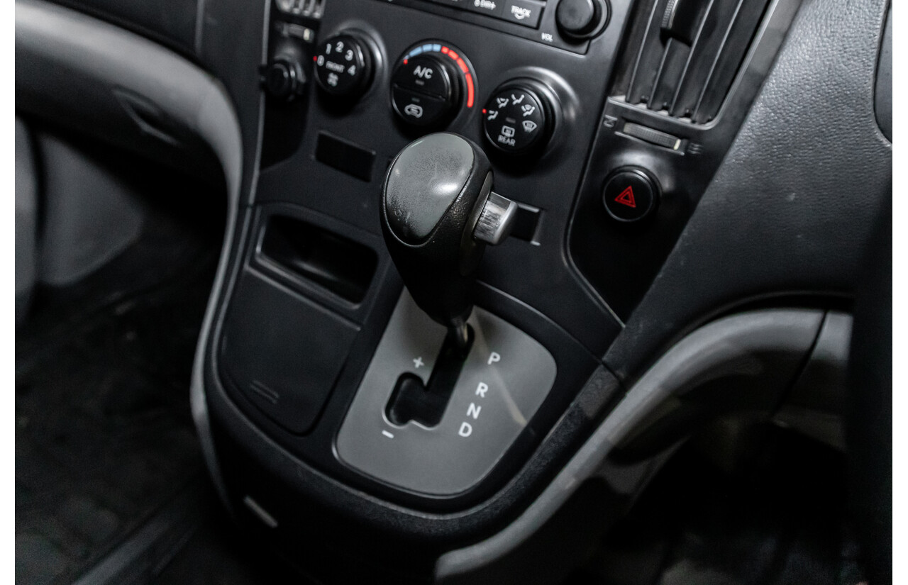 8/2011 Hyundai iLoad TQ MY11 4d Van Ceramic White Turbo Diesel 2.5L