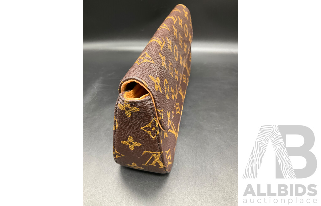 Clutch Branded LOUIS VUITTON, ID Card Case Branded COACH and Wallet Branded GUESS - Lot of 3