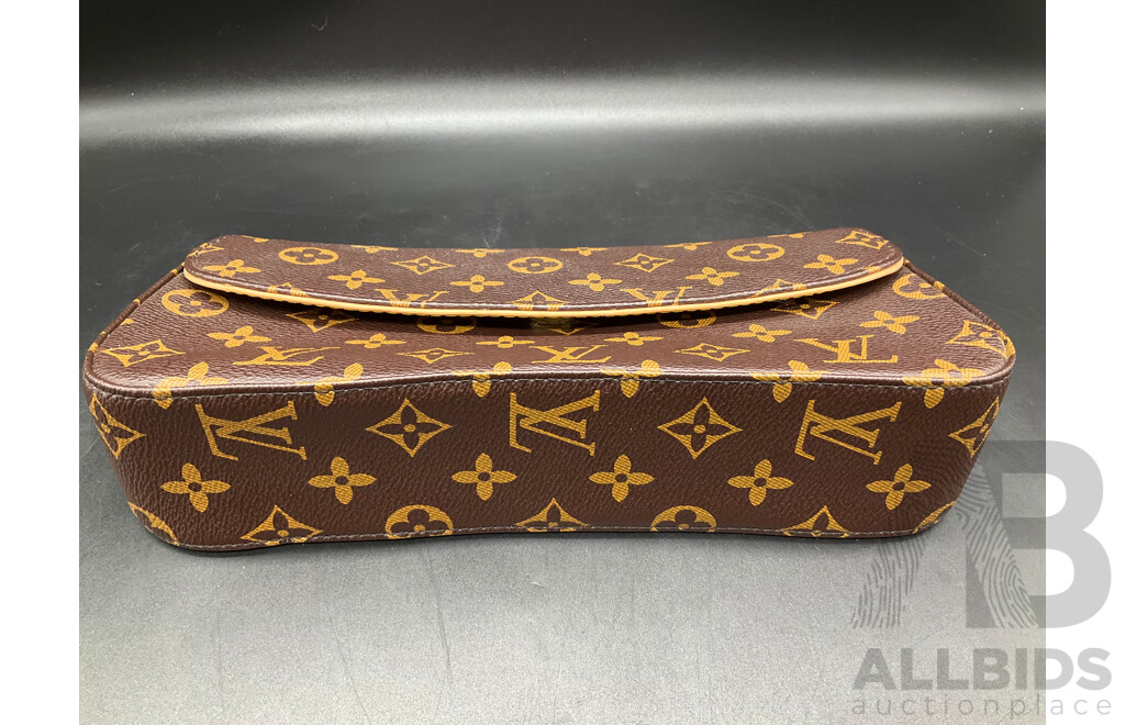 Clutch Branded LOUIS VUITTON, ID Card Case Branded COACH and Wallet Branded GUESS - Lot of 3