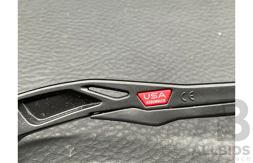 Black Sunglasses Branded OAKLEY