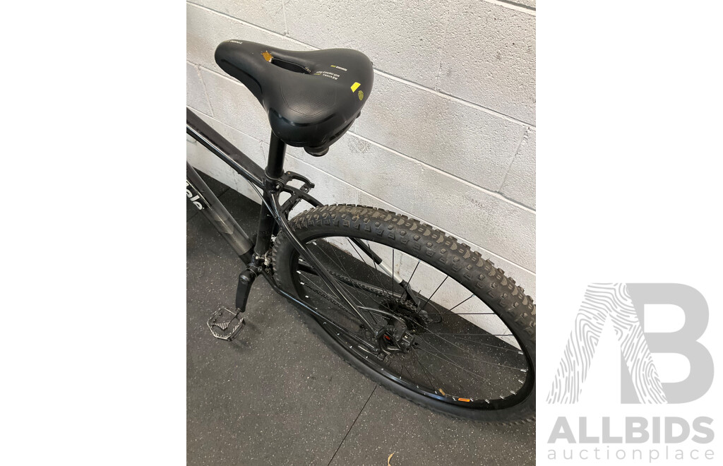 CANNONDALE Trail 7 Size S Mountain Bike