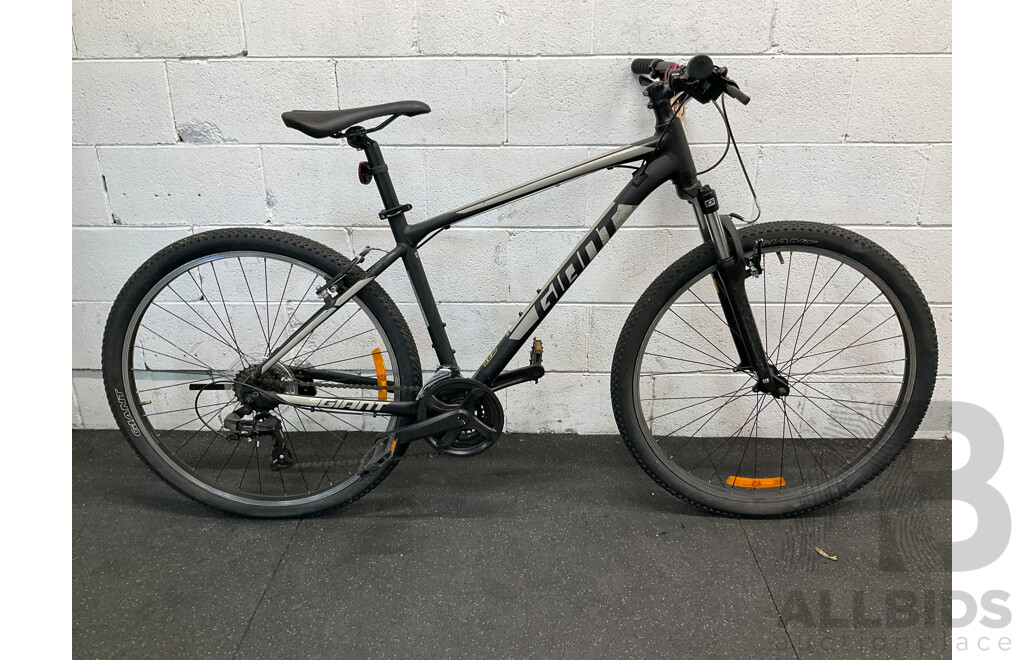 GIANT ATX Mountain Bike