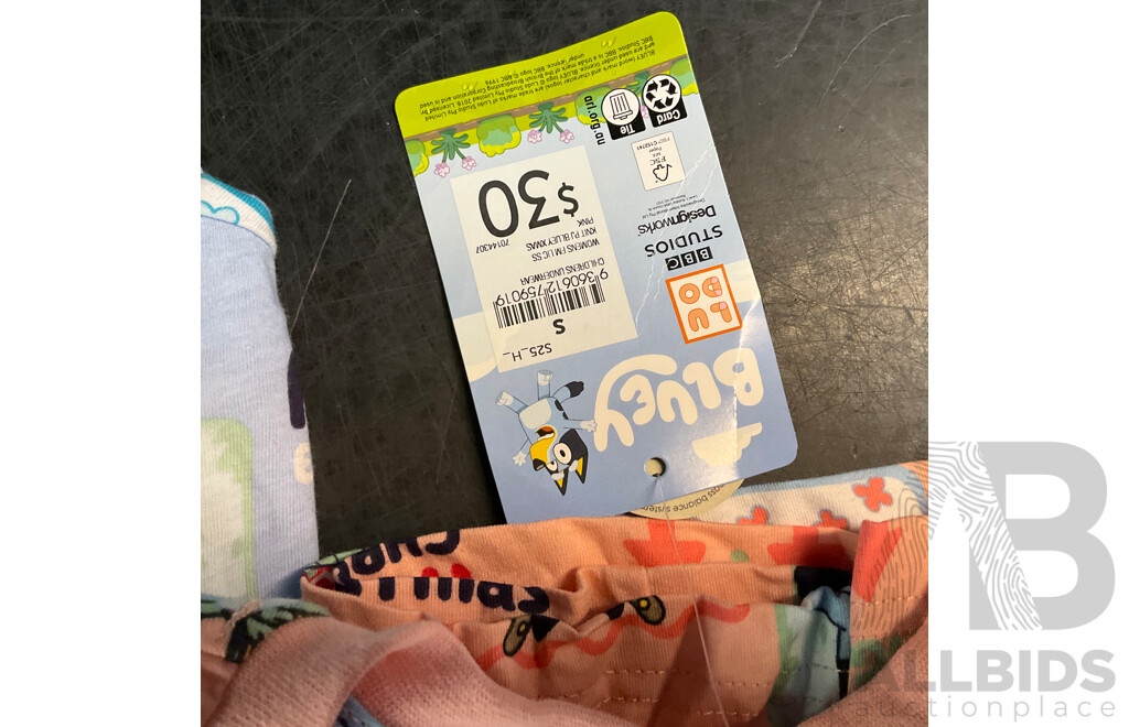 Bluey Size S/M Christmas Pajama Set & U.S POLO ASSN Size XL T-Shirt & Common Shorts Size 40 X2 & ANKO Backpack