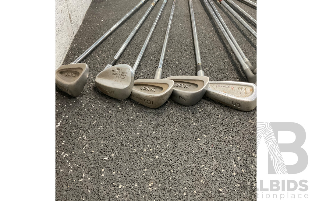 ICON 3.0 Golf Bag with 14 Assorted Golf Clubs