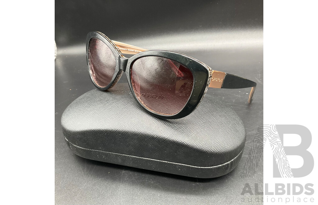 2 Pairs of Women's Sunglassess