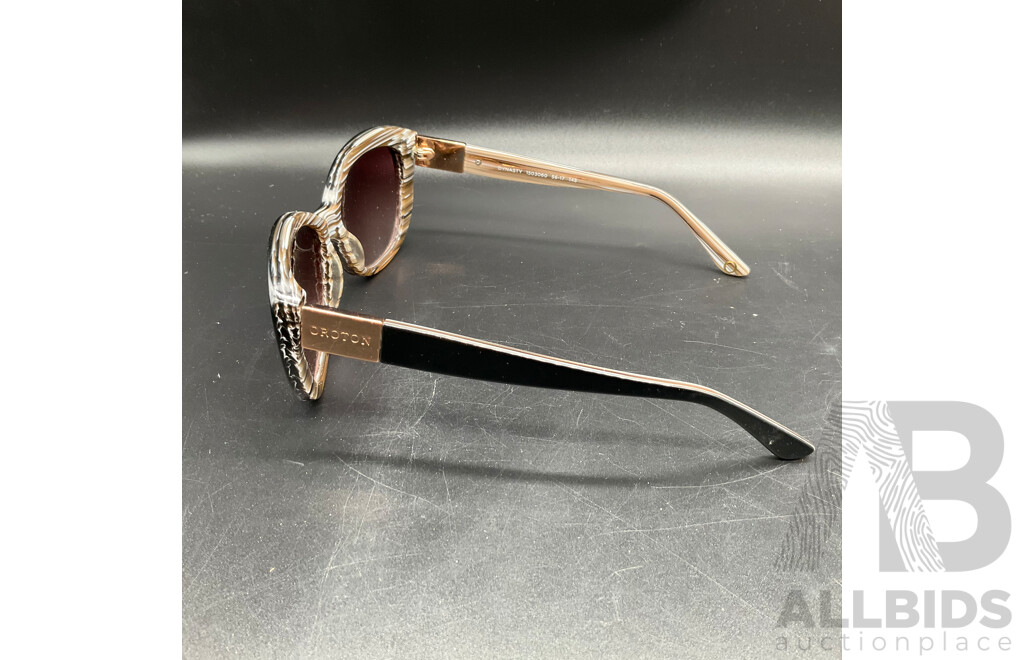 2 Pairs of Women's Sunglassess