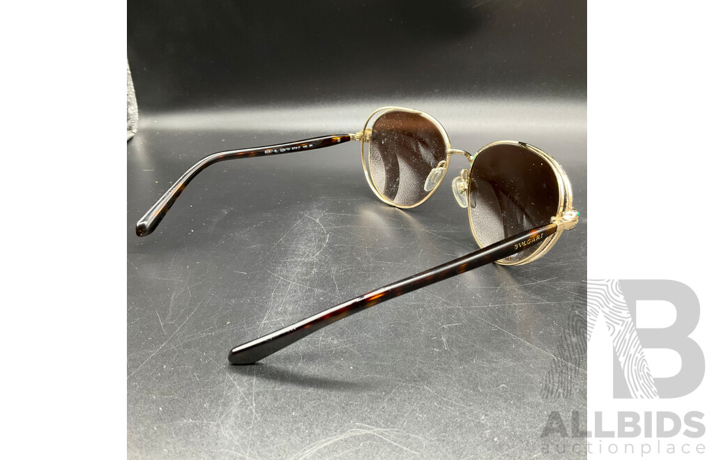 2 Pairs of Women's Sunglassess