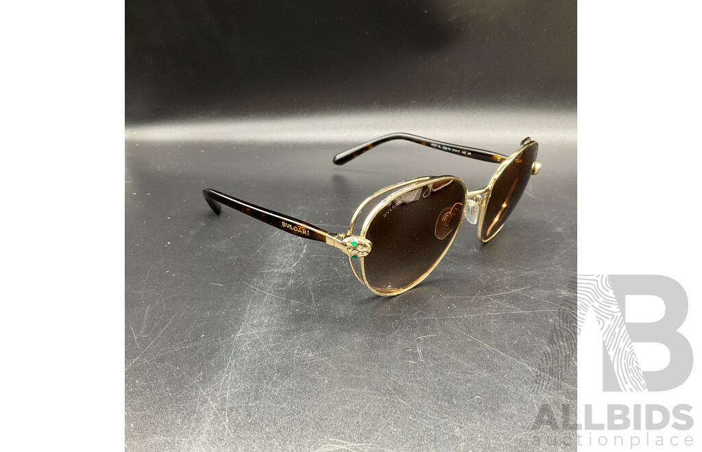 2 Pairs of Women's Sunglassess