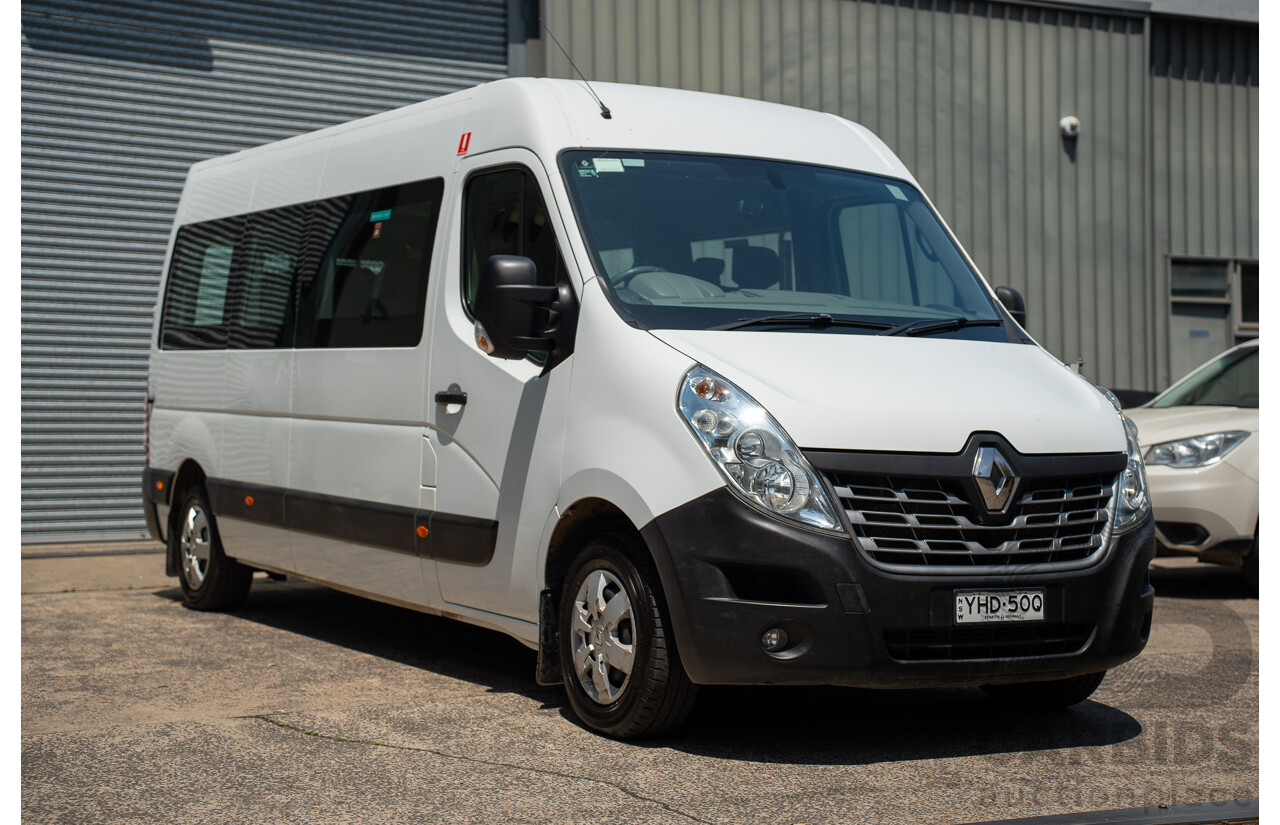05/2016 Renault Master LWB MID (FWD) X62 Bus Glacier White Turbo Diesel 2.3L - Custom Wheelchair Lift