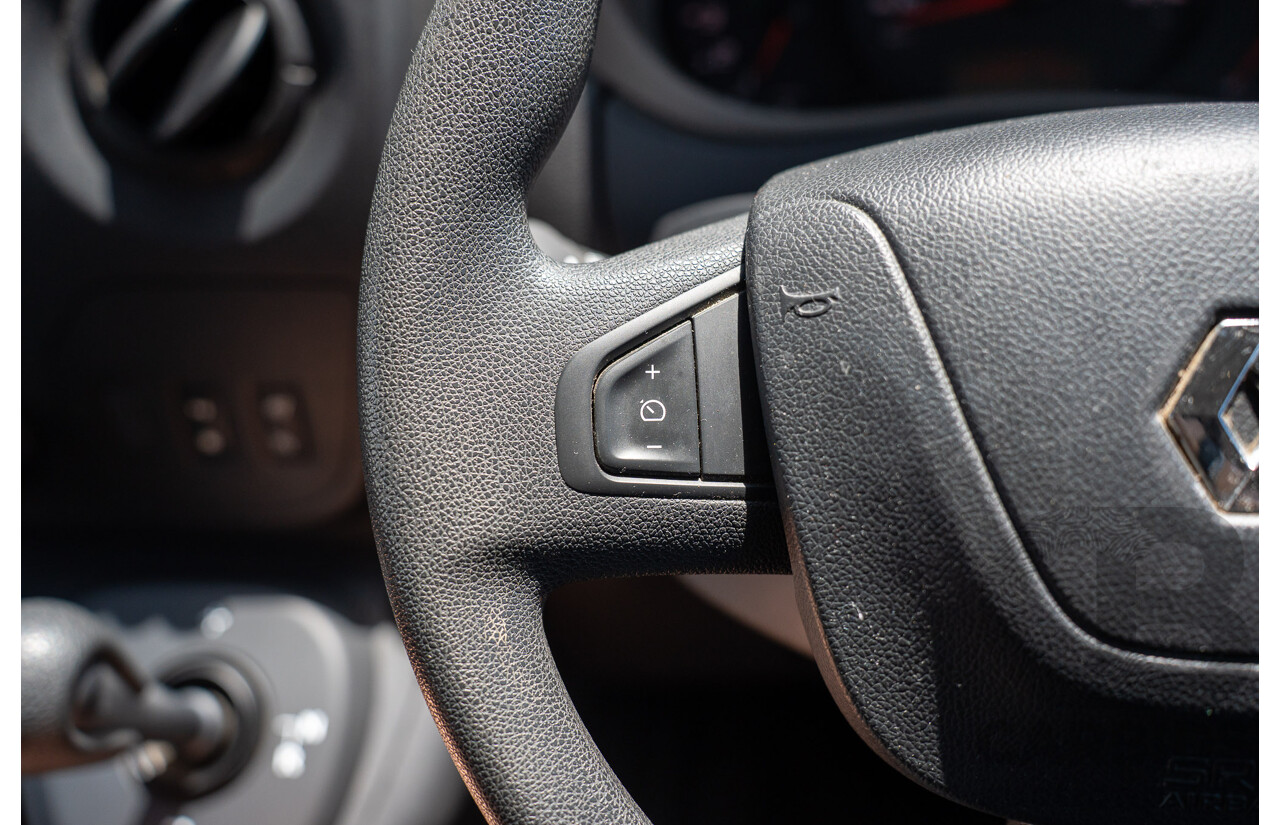 05/2016 Renault Master LWB MID (FWD) X62 Bus Glacier White Turbo Diesel 2.3L - Custom Wheelchair Lift