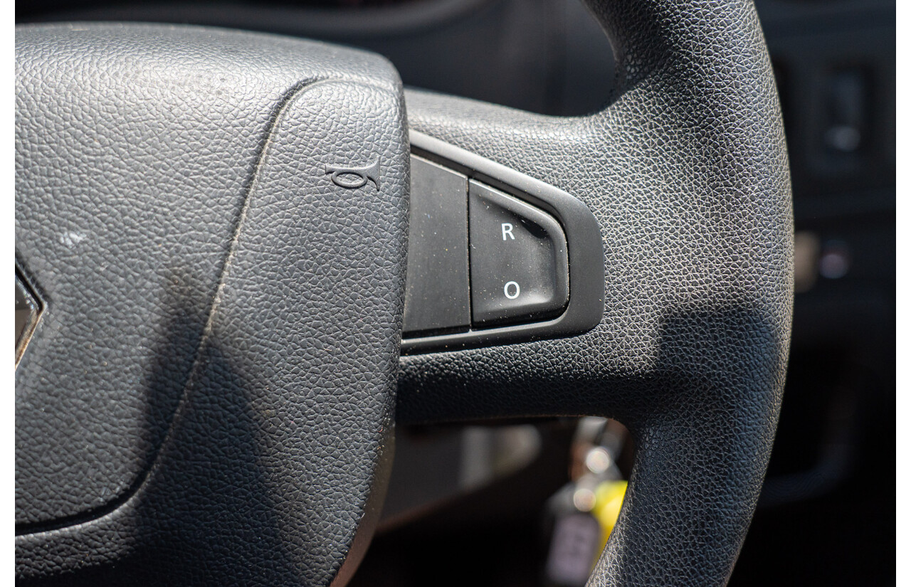 05/2016 Renault Master LWB MID (FWD) X62 Bus Glacier White Turbo Diesel 2.3L - Custom Wheelchair Lift