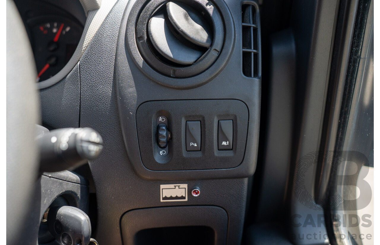 05/2016 Renault Master LWB MID (FWD) X62 Bus Glacier White Turbo Diesel 2.3L - Custom Wheelchair Lift