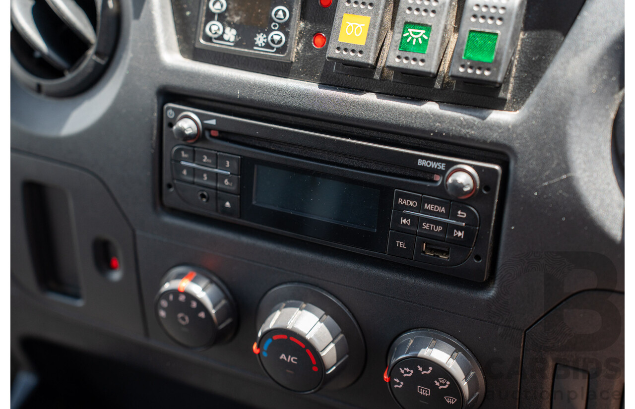 05/2016 Renault Master LWB MID (FWD) X62 Bus Glacier White Turbo Diesel 2.3L - Custom Wheelchair Lift