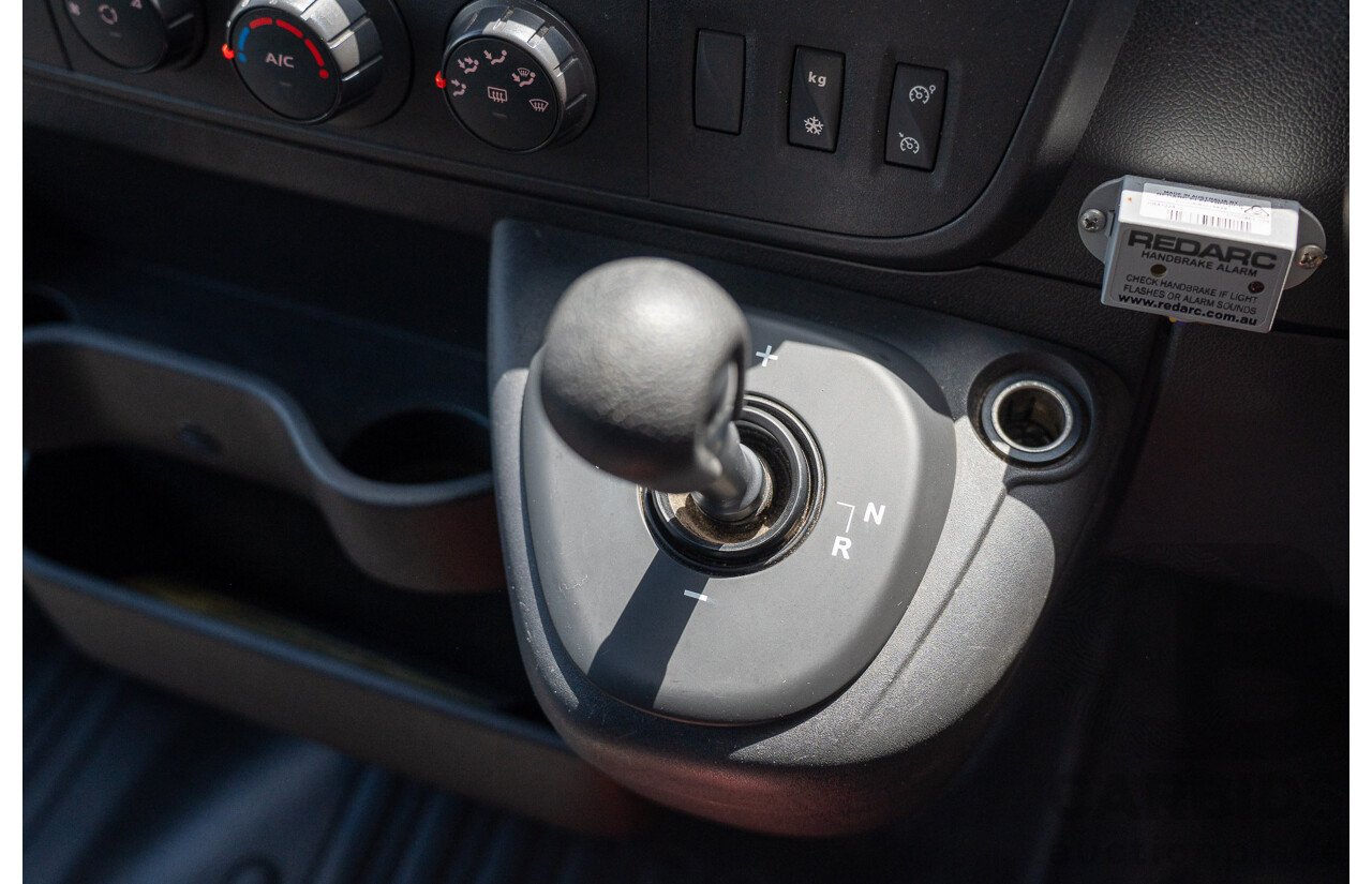 05/2016 Renault Master LWB MID (FWD) X62 Bus Glacier White Turbo Diesel 2.3L - Custom Wheelchair Lift