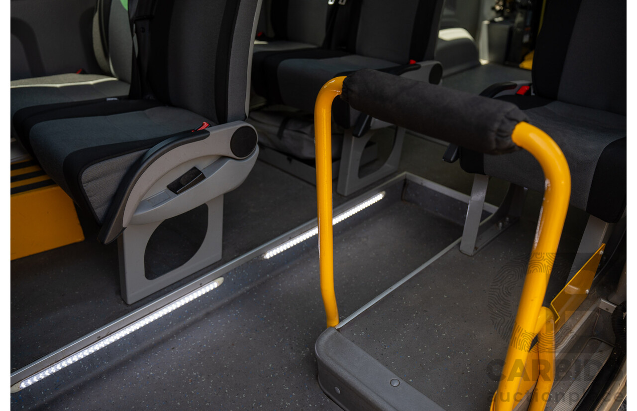 05/2016 Renault Master LWB MID (FWD) X62 Bus Glacier White Turbo Diesel 2.3L - Custom Wheelchair Lift