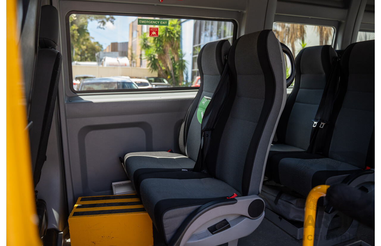 05/2016 Renault Master LWB MID (FWD) X62 Bus Glacier White Turbo Diesel 2.3L - Custom Wheelchair Lift