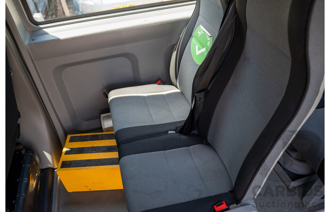 05/2016 Renault Master LWB MID (FWD) X62 Bus Glacier White Turbo Diesel 2.3L - Custom Wheelchair Lift