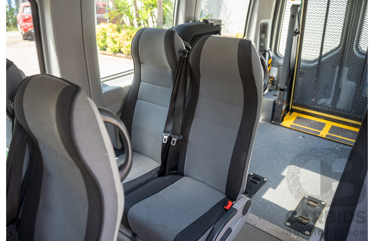 05/2016 Renault Master LWB MID (FWD) X62 Bus Glacier White Turbo Diesel 2.3L - Custom Wheelchair Lift