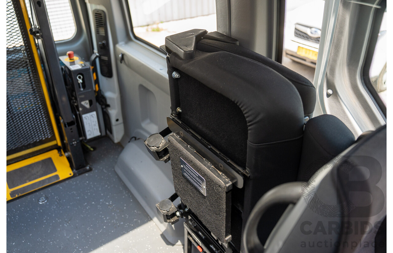 05/2016 Renault Master LWB MID (FWD) X62 Bus Glacier White Turbo Diesel 2.3L - Custom Wheelchair Lift