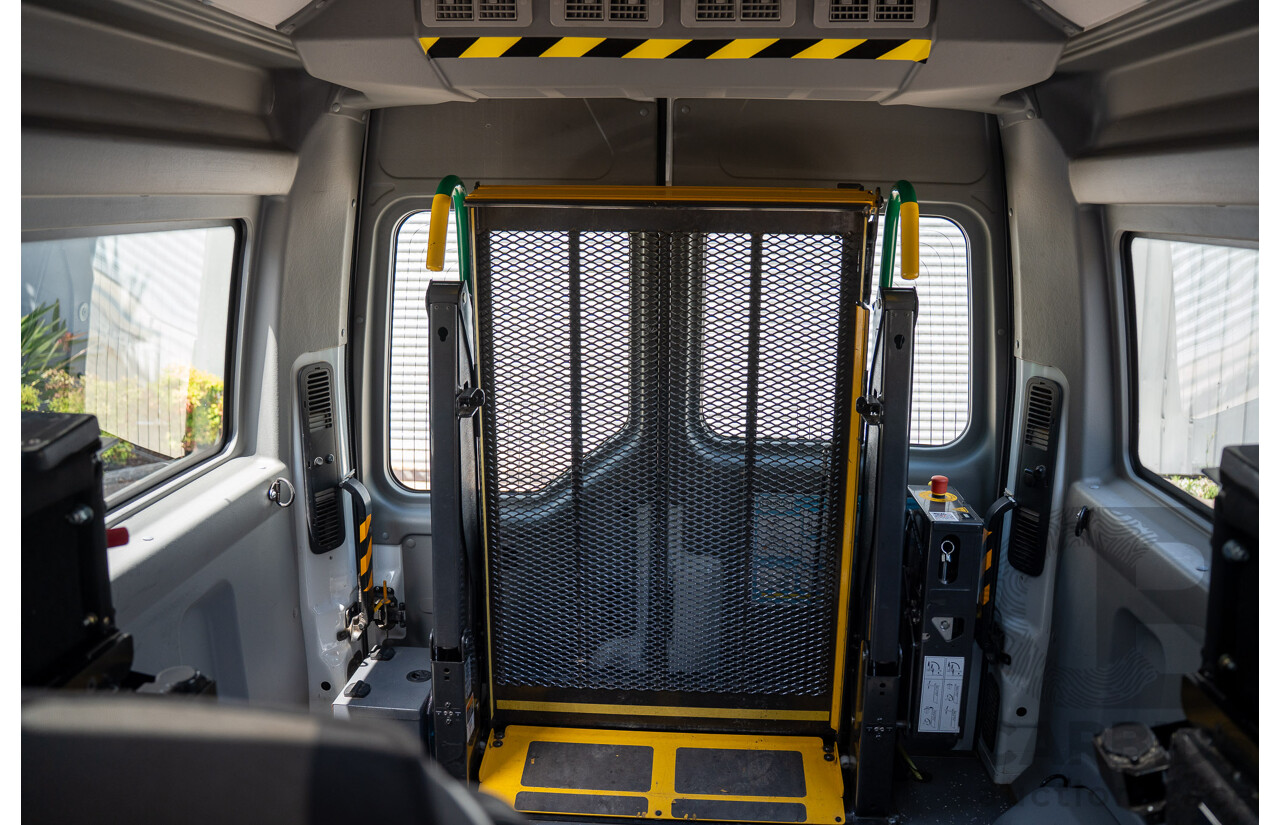 05/2016 Renault Master LWB MID (FWD) X62 Bus Glacier White Turbo Diesel 2.3L - Custom Wheelchair Lift