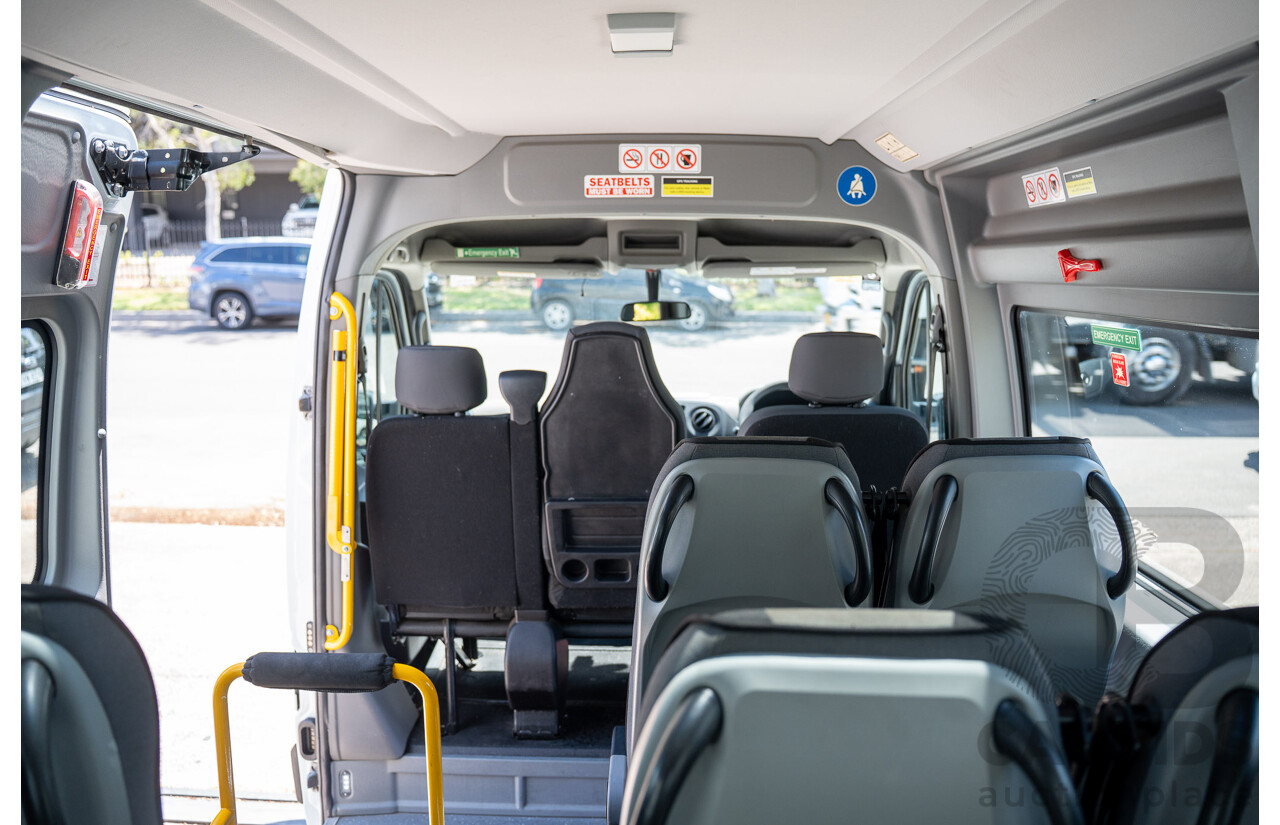 05/2016 Renault Master LWB MID (FWD) X62 Bus Glacier White Turbo Diesel 2.3L - Custom Wheelchair Lift
