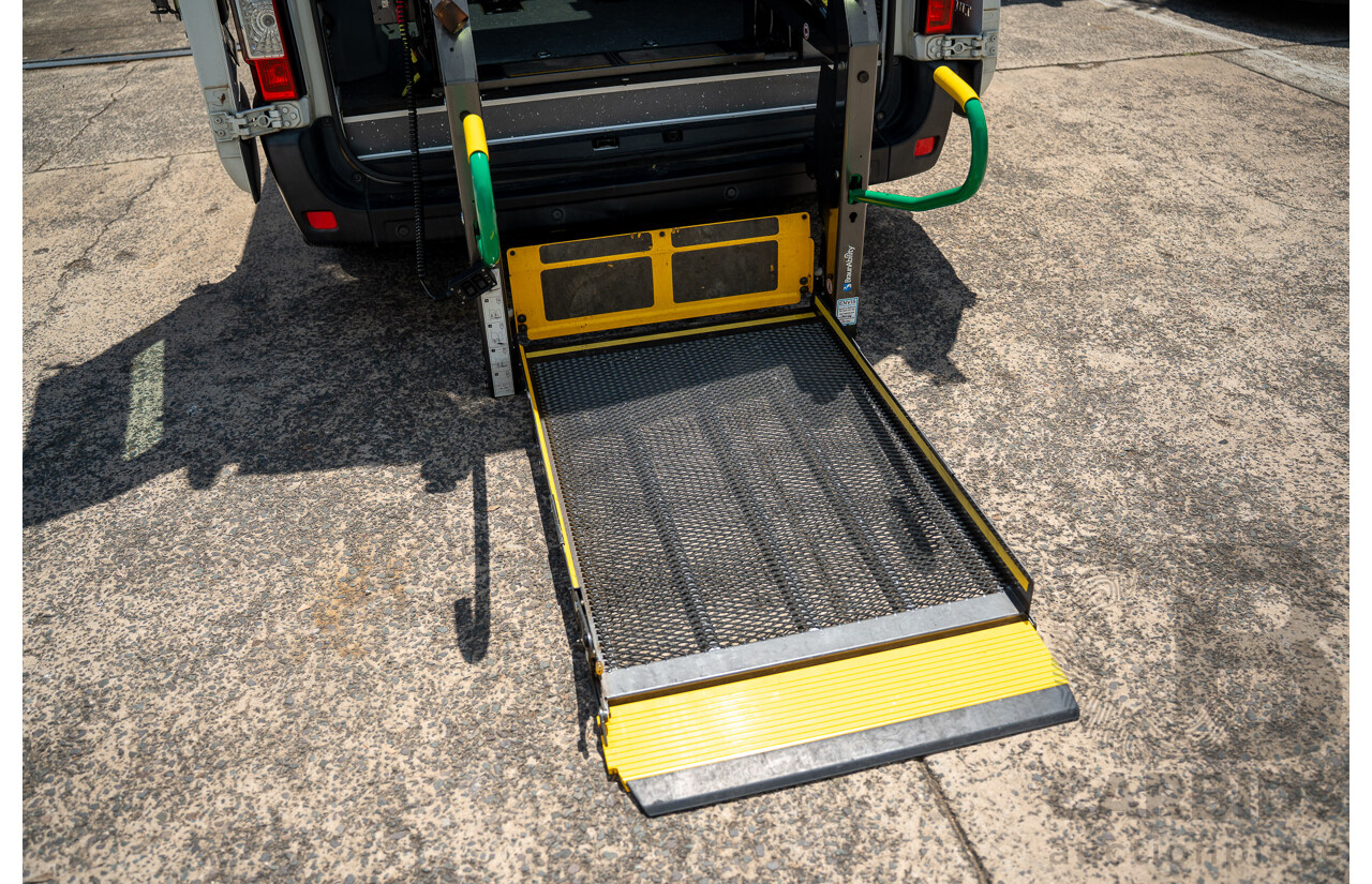 05/2016 Renault Master LWB MID (FWD) X62 Bus Glacier White Turbo Diesel 2.3L - Custom Wheelchair Lift