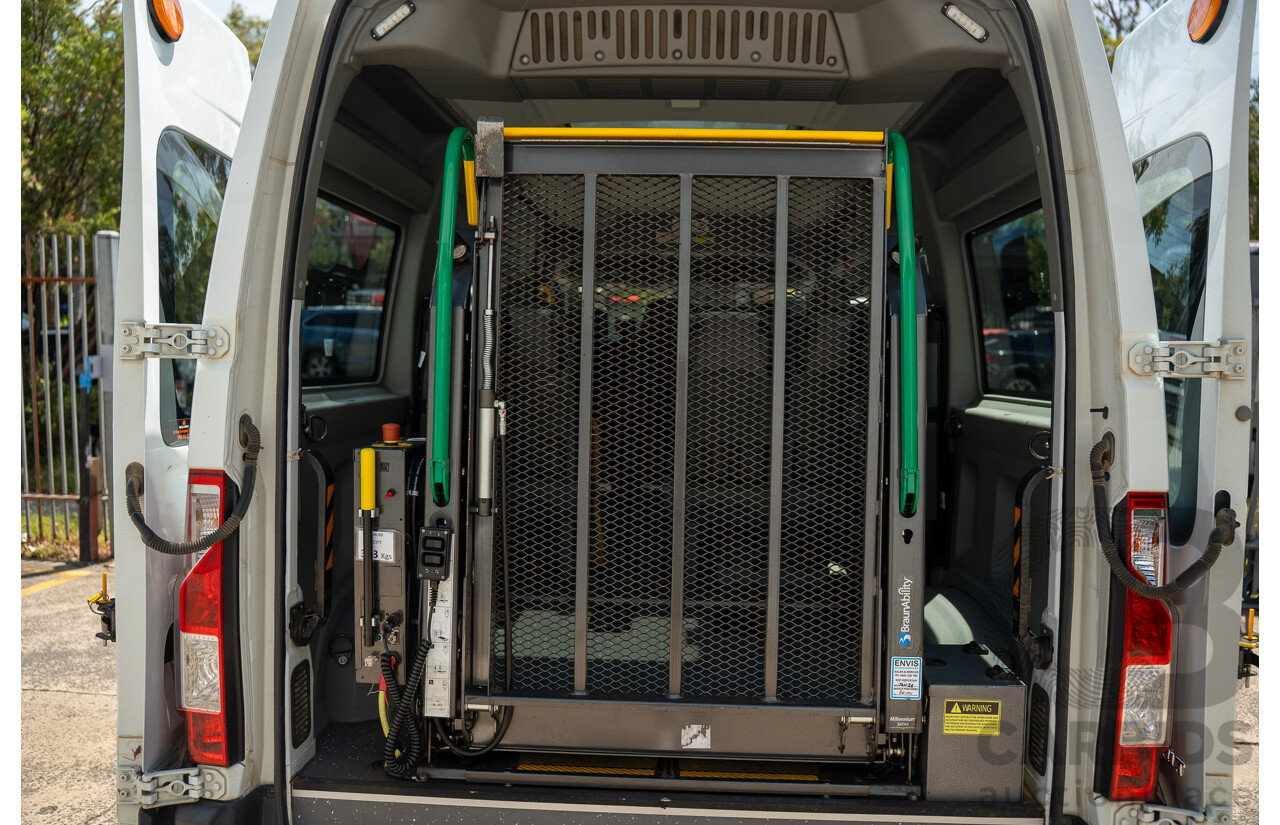 05/2016 Renault Master LWB MID (FWD) X62 Bus Glacier White Turbo Diesel 2.3L - Custom Wheelchair Lift