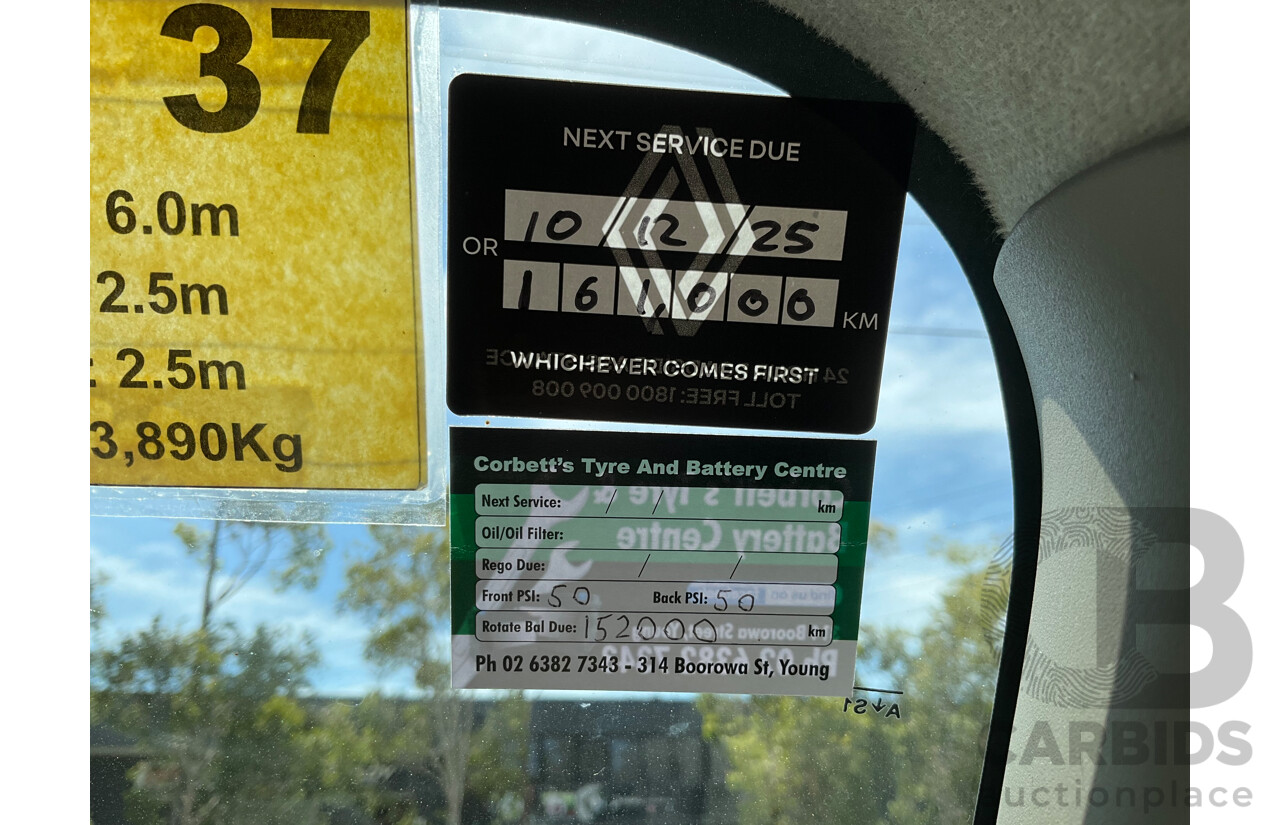 05/2016 Renault Master LWB MID (FWD) X62 Bus Glacier White Turbo Diesel 2.3L - Custom Wheelchair Lift