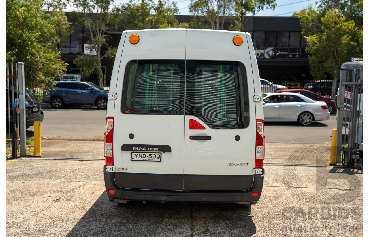 05/2016 Renault Master LWB MID (FWD) X62 Bus Glacier White Turbo Diesel 2.3L - Custom Wheelchair Lift
