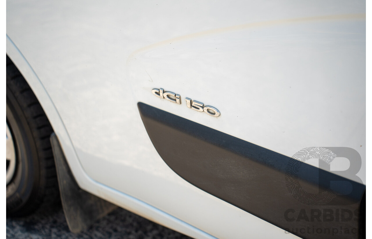 05/2016 Renault Master LWB MID (FWD) X62 Bus Glacier White Turbo Diesel 2.3L - Custom Wheelchair Lift