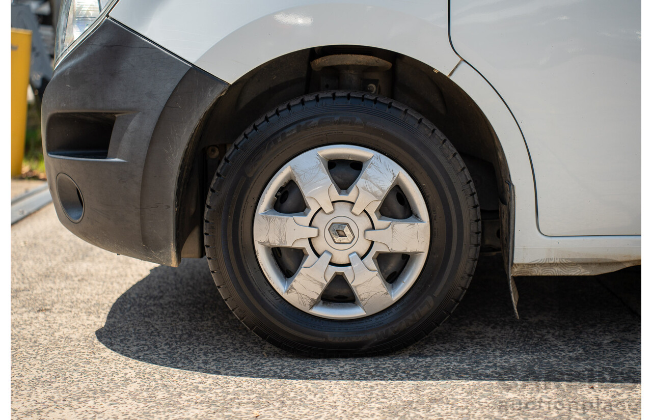 05/2016 Renault Master LWB MID (FWD) X62 Bus Glacier White Turbo Diesel 2.3L - Custom Wheelchair Lift