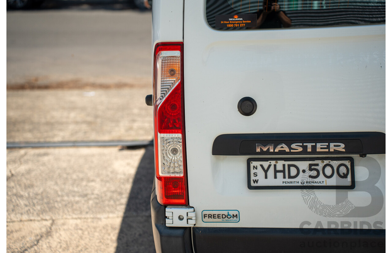 05/2016 Renault Master LWB MID (FWD) X62 Bus Glacier White Turbo Diesel 2.3L - Custom Wheelchair Lift