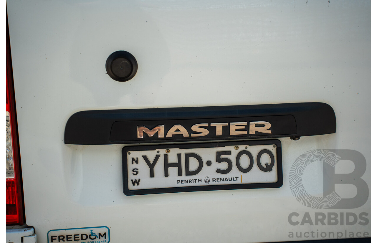 05/2016 Renault Master LWB MID (FWD) X62 Bus Glacier White Turbo Diesel 2.3L - Custom Wheelchair Lift